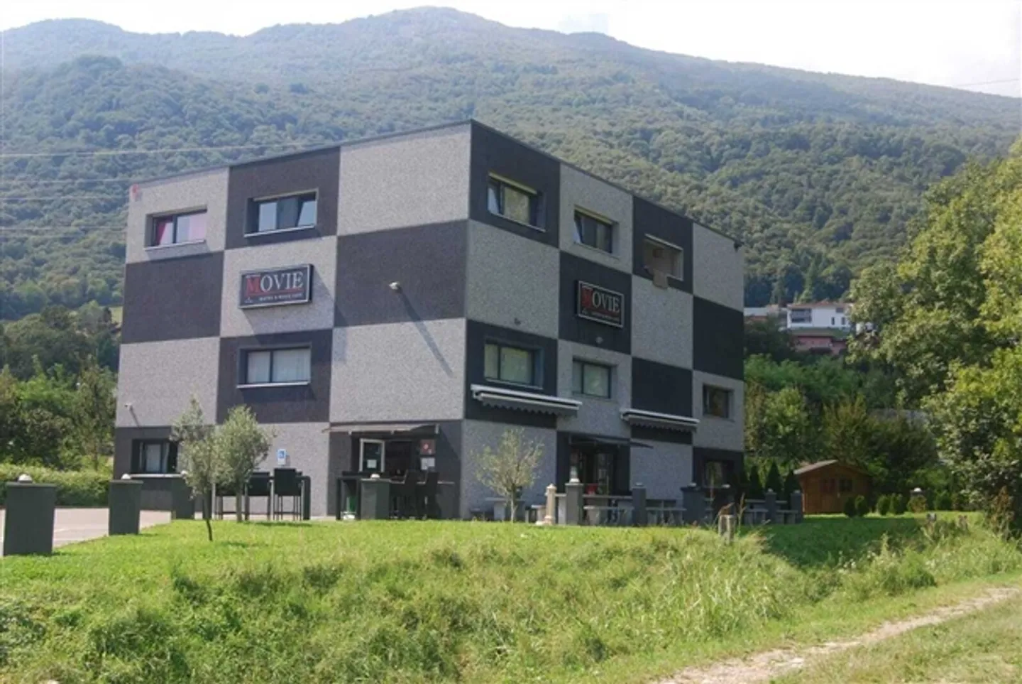 Capannone utilizzato come ristorante con appartamento - Foto 8 di 15