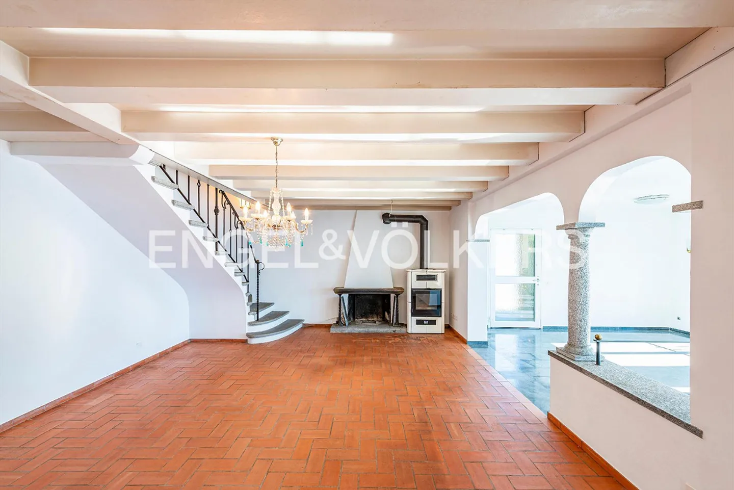 Incantevole casa con grande potenziale e terreno privato sul lago (34) - Foto 5 di 15