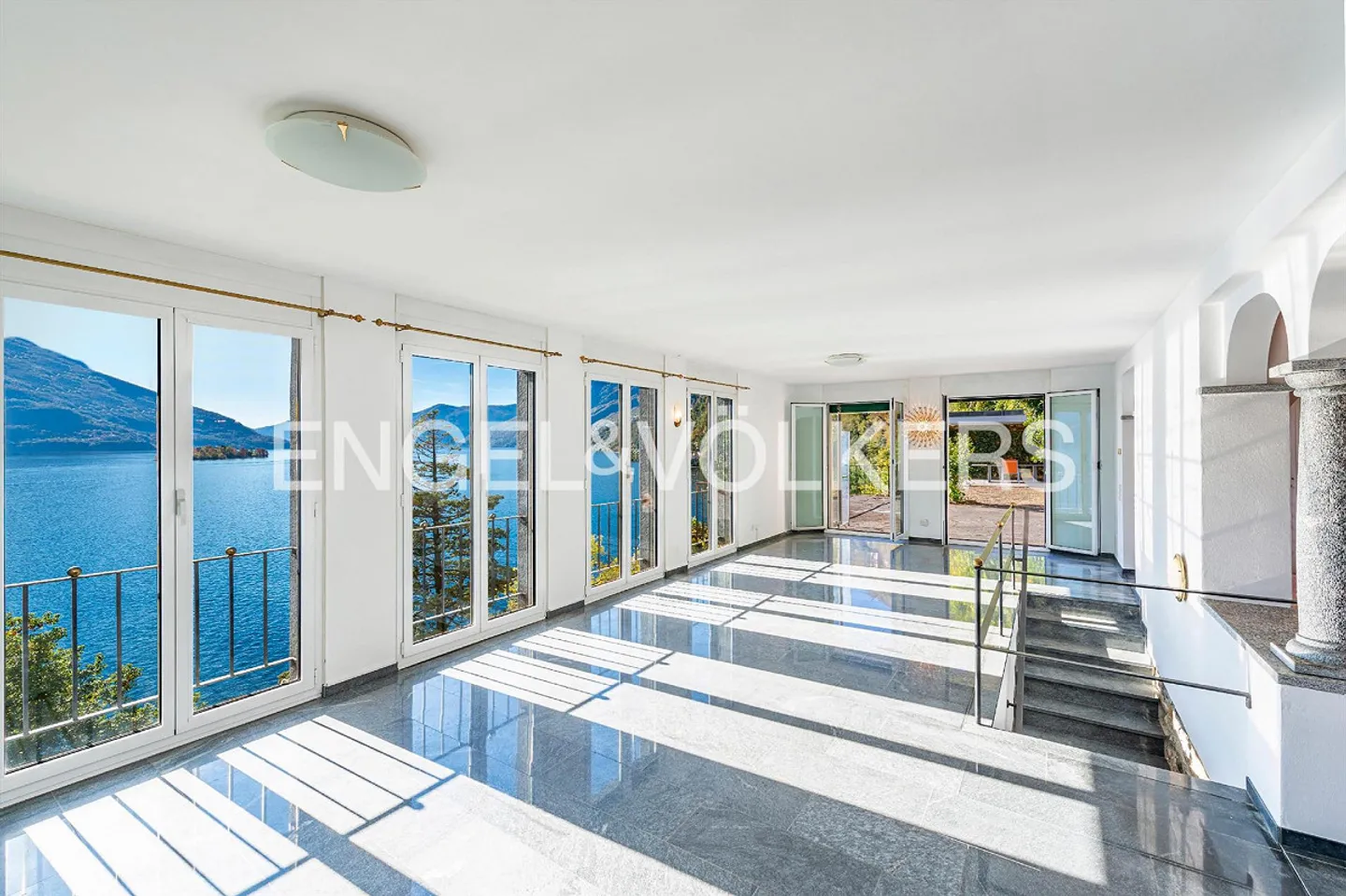 Incantevole casa con grande potenziale e terreno privato sul lago (34) - Foto 4 di 15