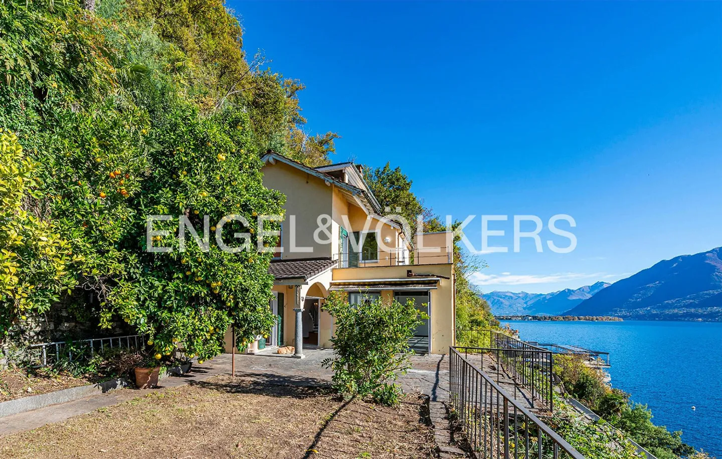 Incantevole casa con grande potenziale e terreno privato sul lago (34) - Foto 1 di 15