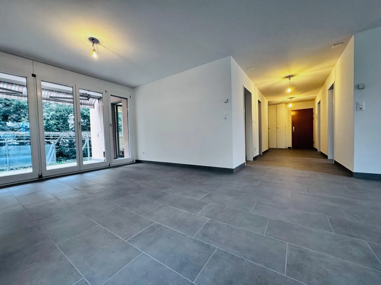 Spacious 4½-room apartment with terrace and two underground parking spaces - Photo 6 of 28