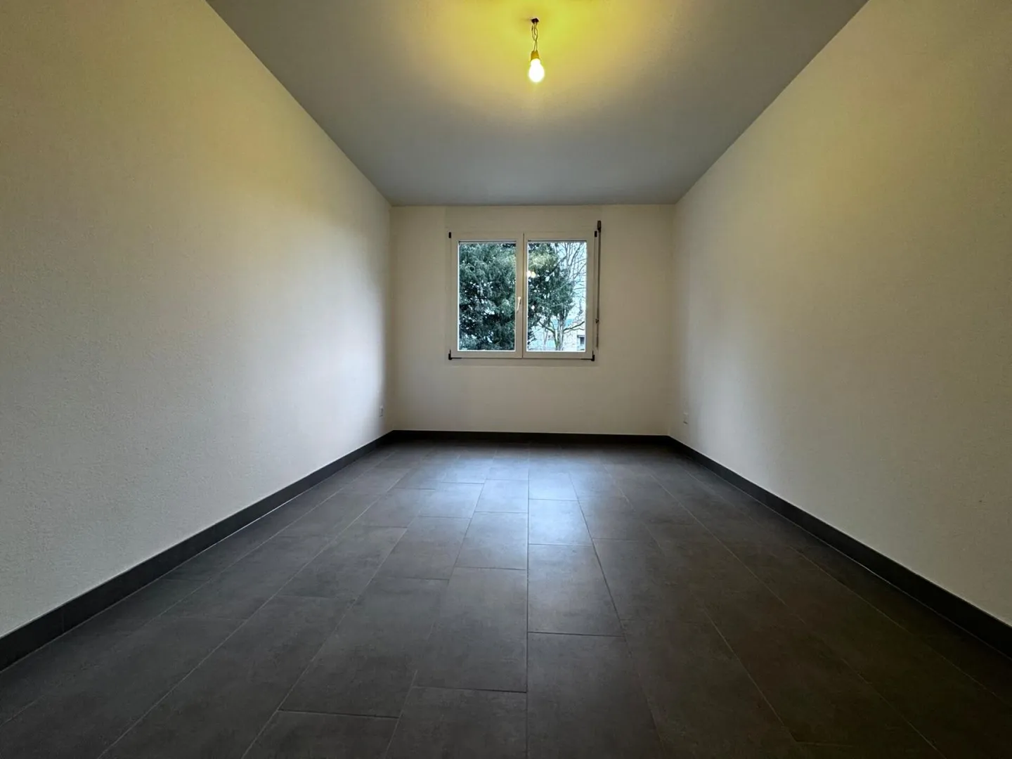 Spacious 4½-room apartment with terrace and two underground parking spaces - Photo 8 of 28