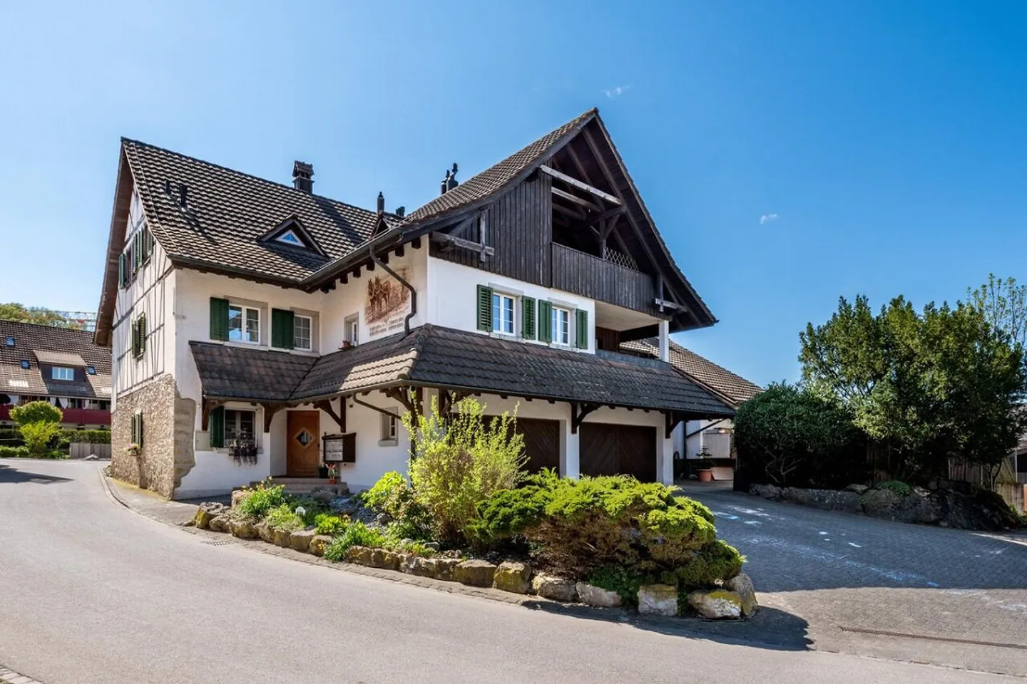 Sale: Multi-family house in the tax-friendly Winkel ZH - Photo 2 of 4
