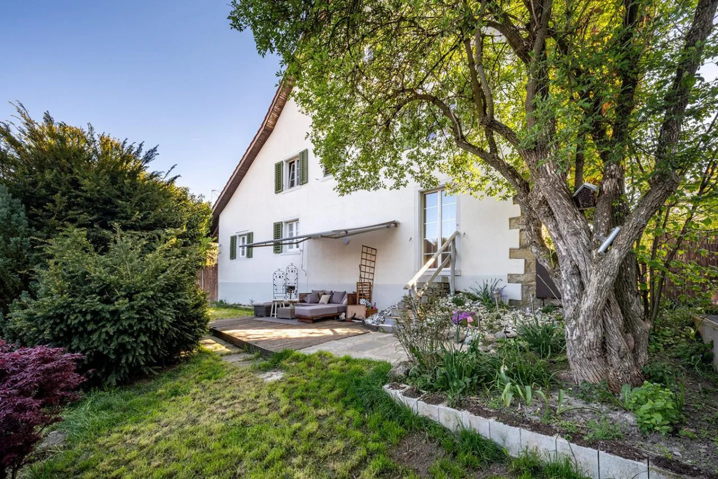 Sale: Multi-family house in the tax-friendly Winkel ZH - Photo 3 of 4