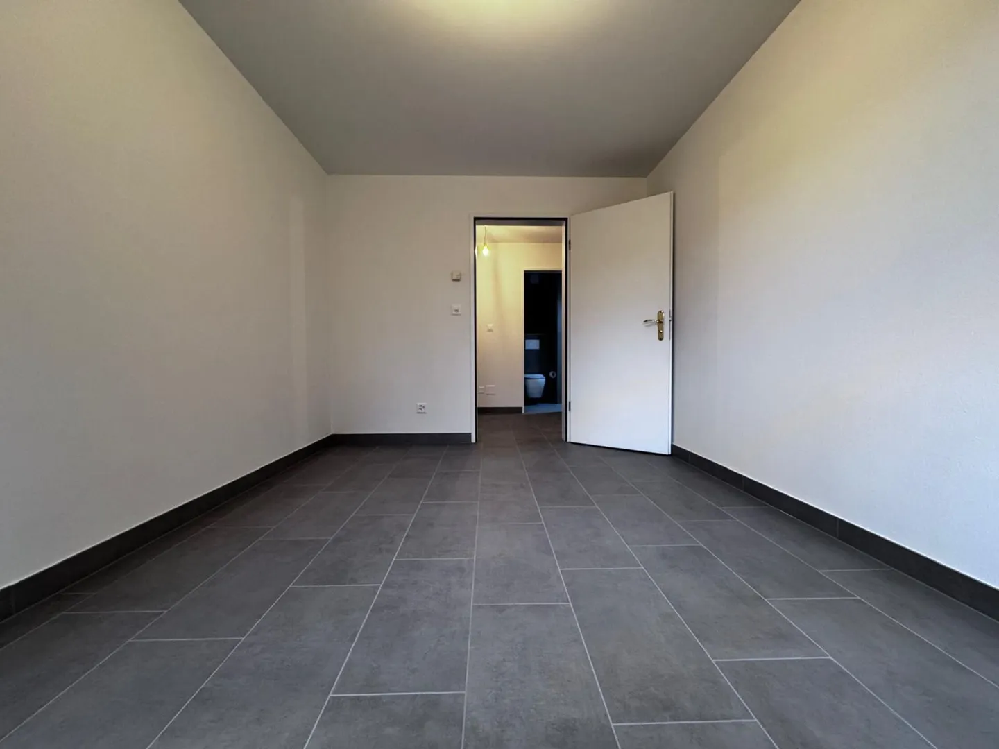 Spacious 4½-room apartment with terrace and two underground parking spaces - Photo 9 of 28