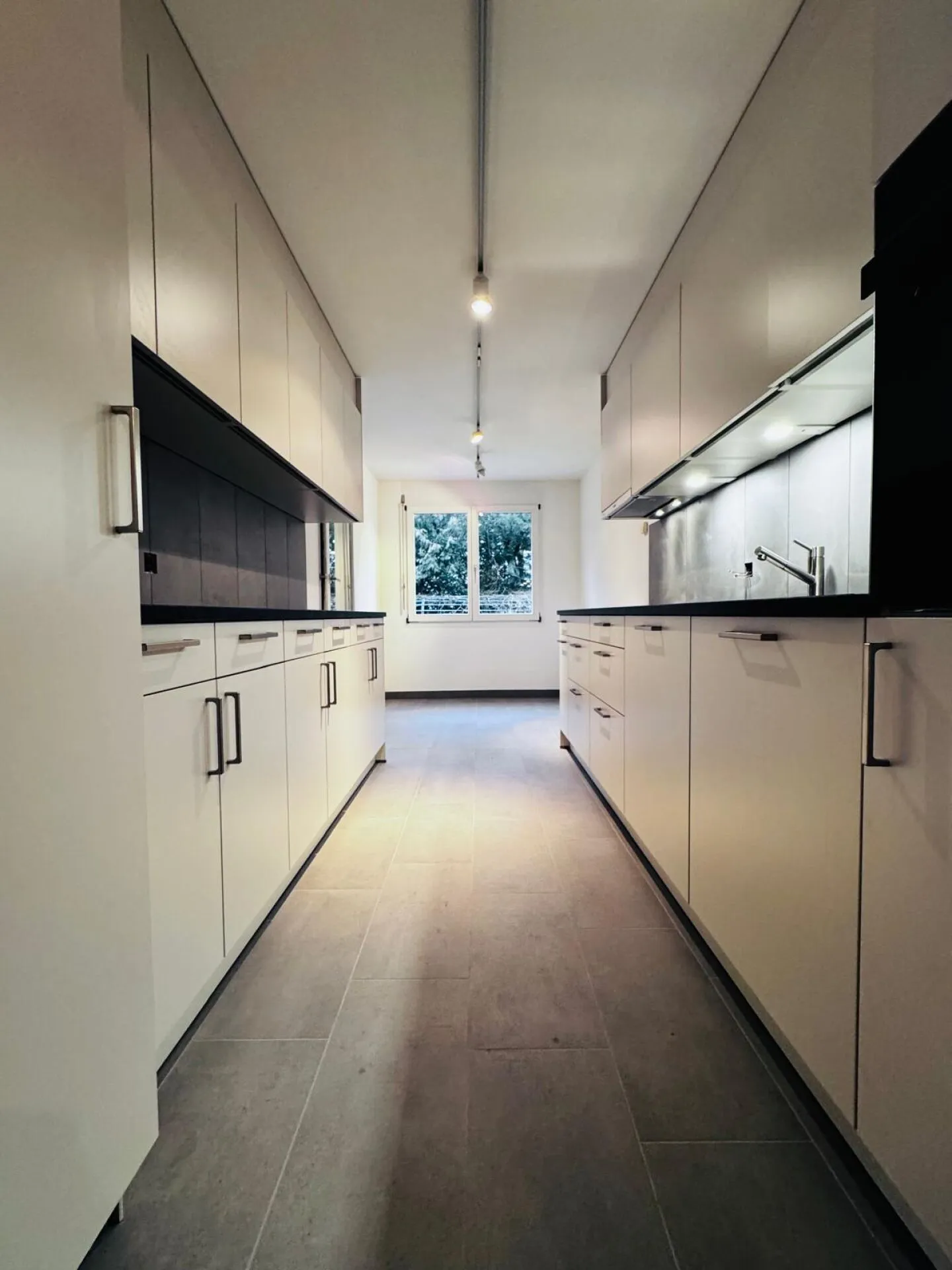 Spacious 4½-room apartment with terrace and two underground parking spaces - Photo 4 of 28