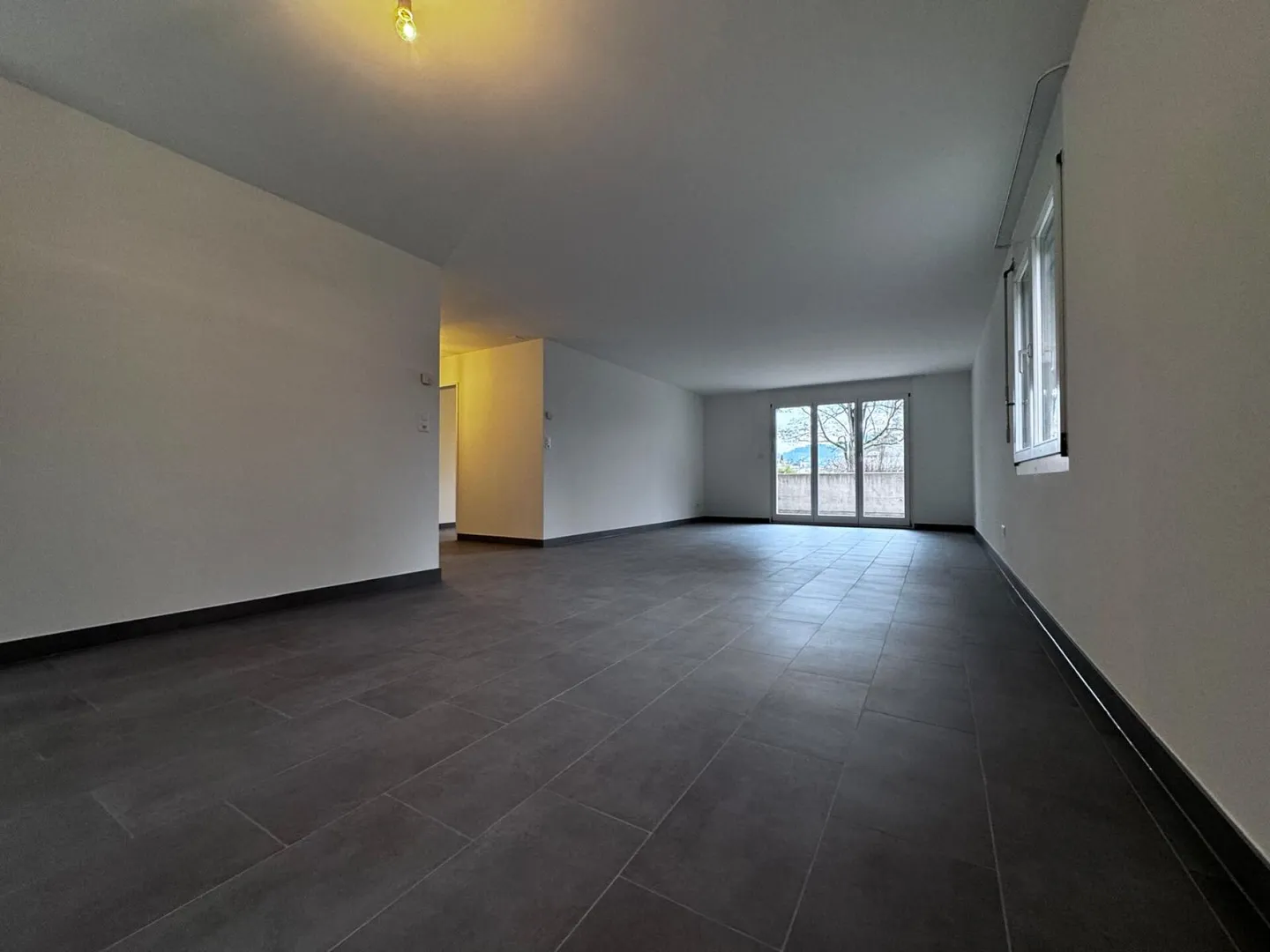 Spacious 4½-room apartment with terrace and two underground parking spaces - Photo 5 of 28