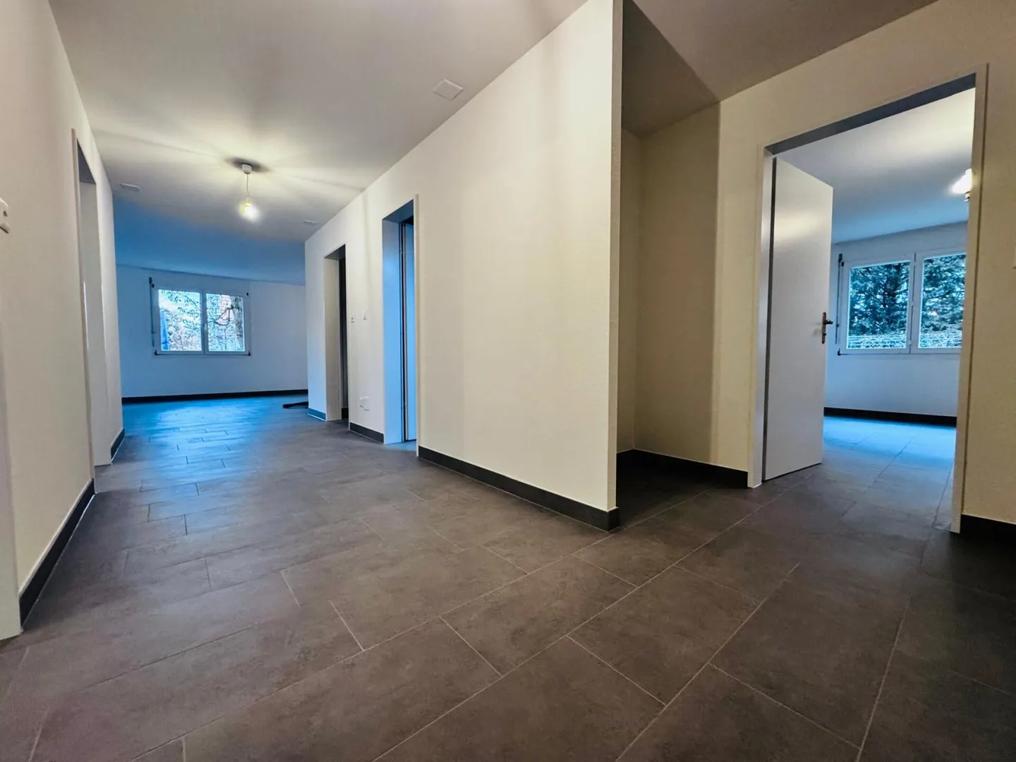 Spacious 4½-room apartment with terrace and two underground parking spaces - Photo 10 of 28