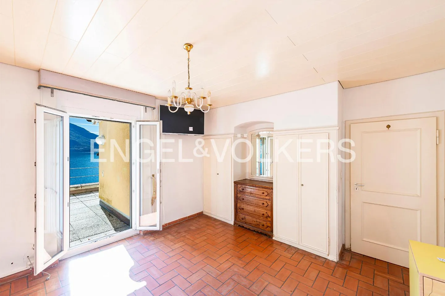 Incantevole casa con grande potenziale e terreno privato sul lago (34) - Foto 10 di 15