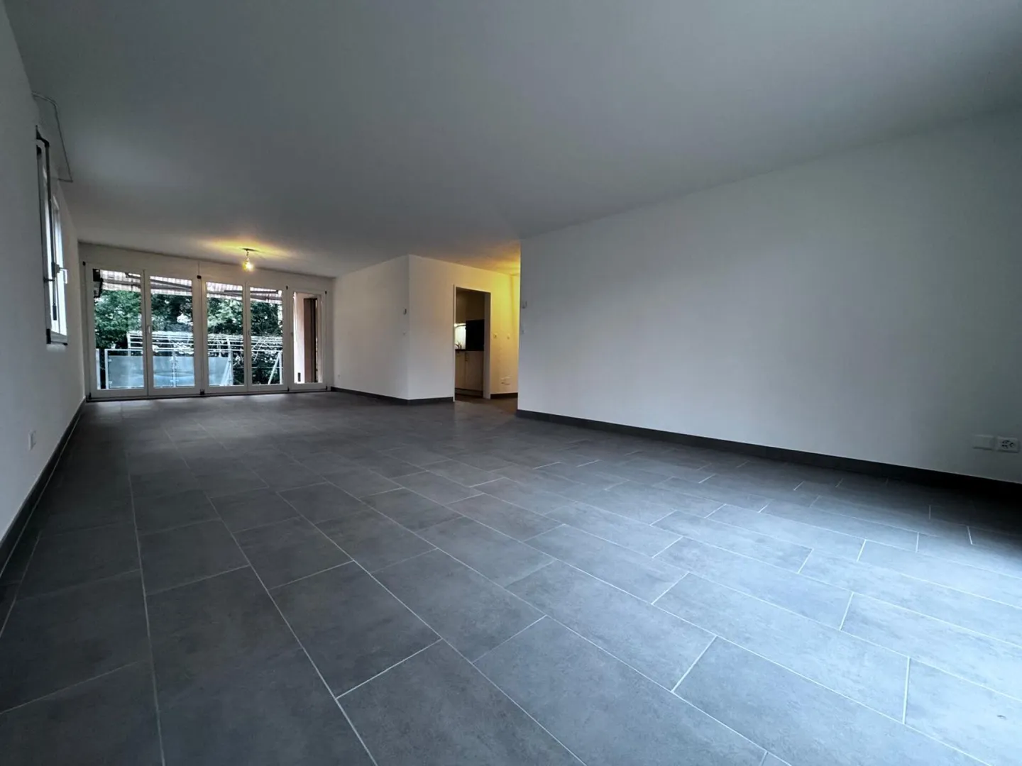 Spacious 4½-room apartment with terrace and two underground parking spaces - Photo 11 of 28