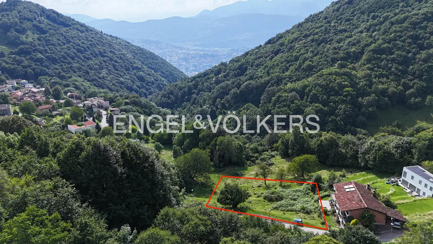 Bellissimo terreno disponibile nella parte alta del Monte Brè / Sch... - Foto 1 di 3