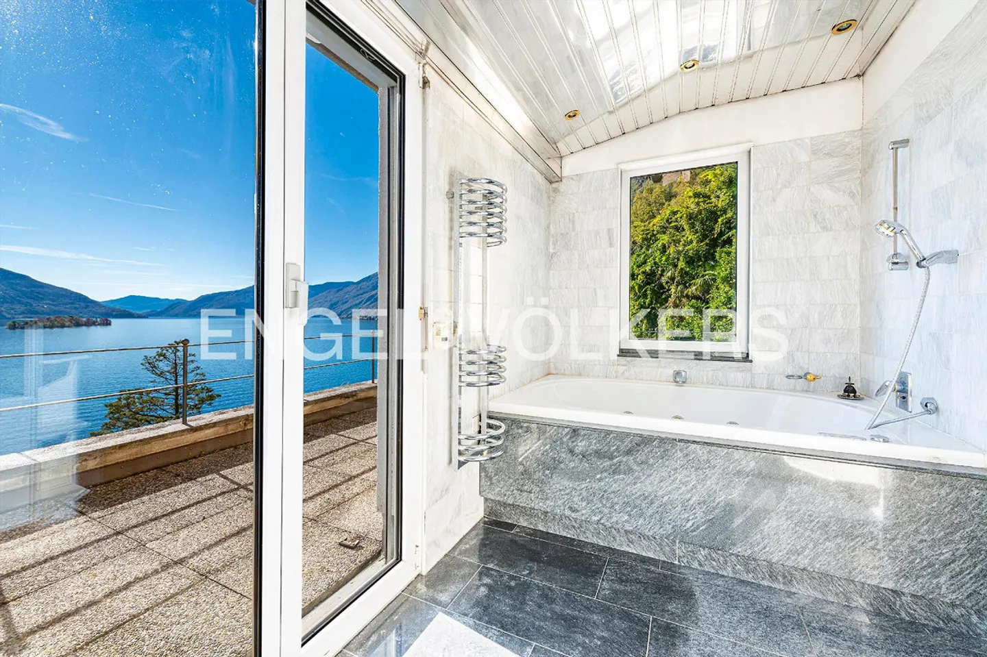 Incantevole casa con grande potenziale e terreno privato sul lago (34) - Foto 11 di 15