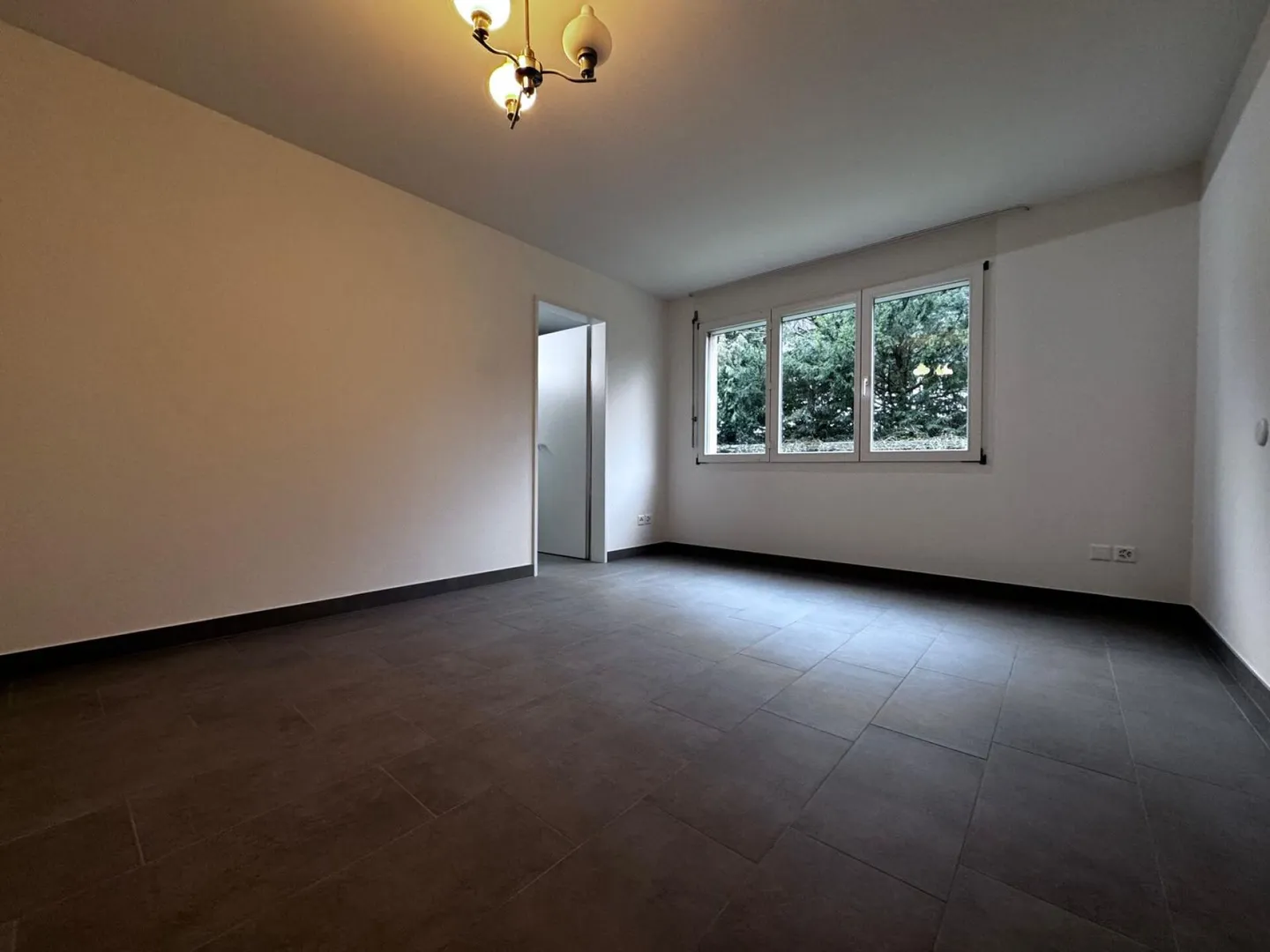 Spacious 4½-room apartment with terrace and two underground parking spaces - Photo 17 of 28
