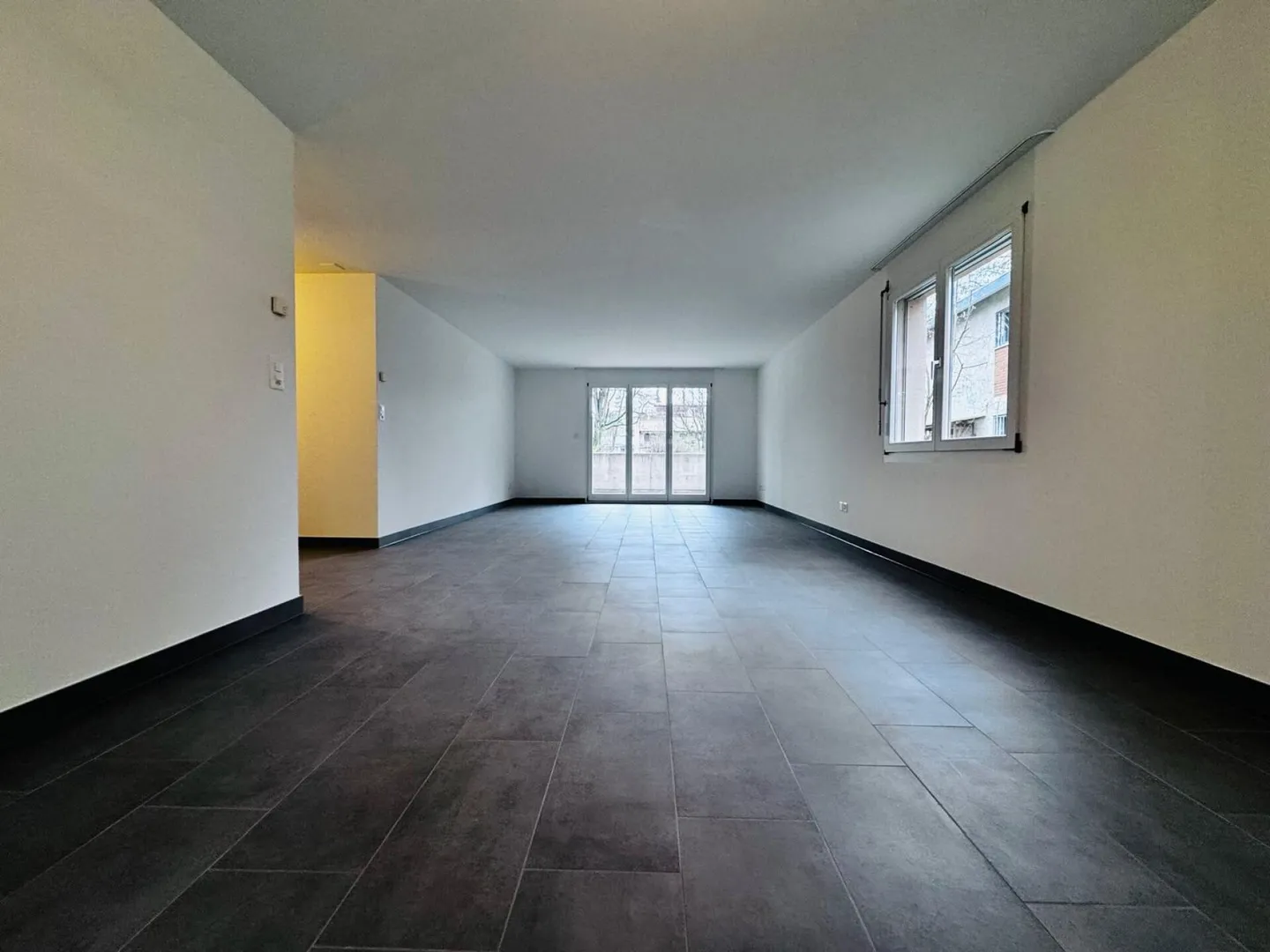 Spacious 4½-room apartment with terrace and two underground parking spaces - Photo 18 of 28