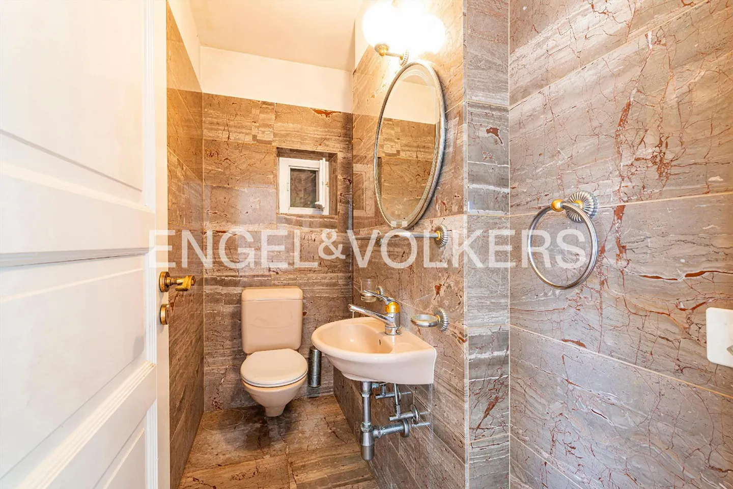 Incantevole casa con grande potenziale e terreno privato sul lago (34) - Foto 12 di 15