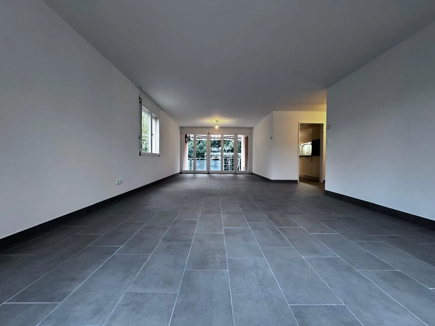 Spacious 4½-room apartment with terrace and two underground parking spaces - Photo 15 of 28