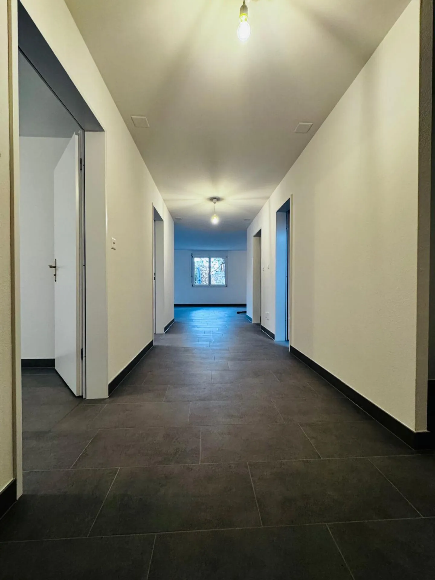 Spacious 4½-room apartment with terrace and two underground parking spaces - Photo 16 of 28