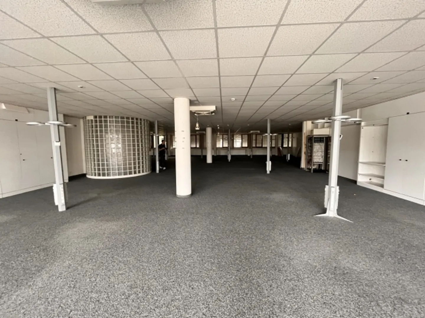 Surface de 605 m2 - Location Flexible - Photo 4 sur 4