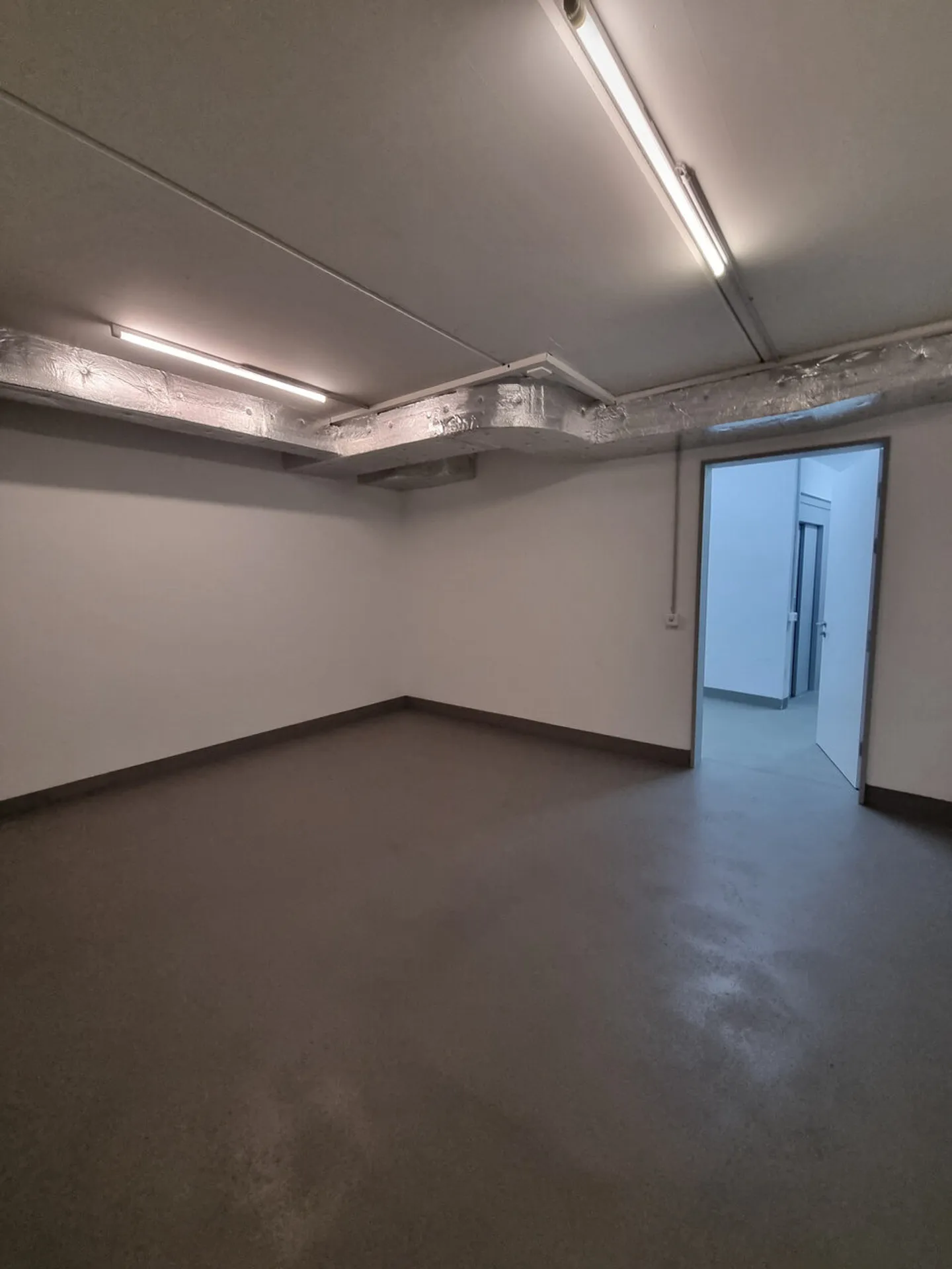 Salle de loisirs / de stockage de 41 m3 - Photo 1 sur 5