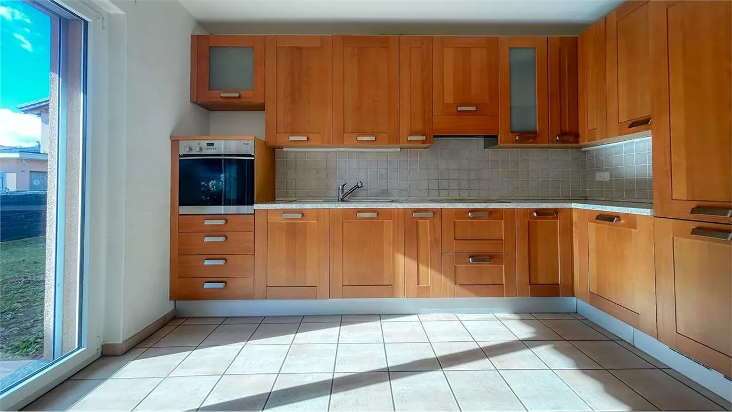 STABIO : MAISON INDIVIDUELLE AVEC JARDIN ET ESPACES SPACIEUX - Photo 5 sur 13