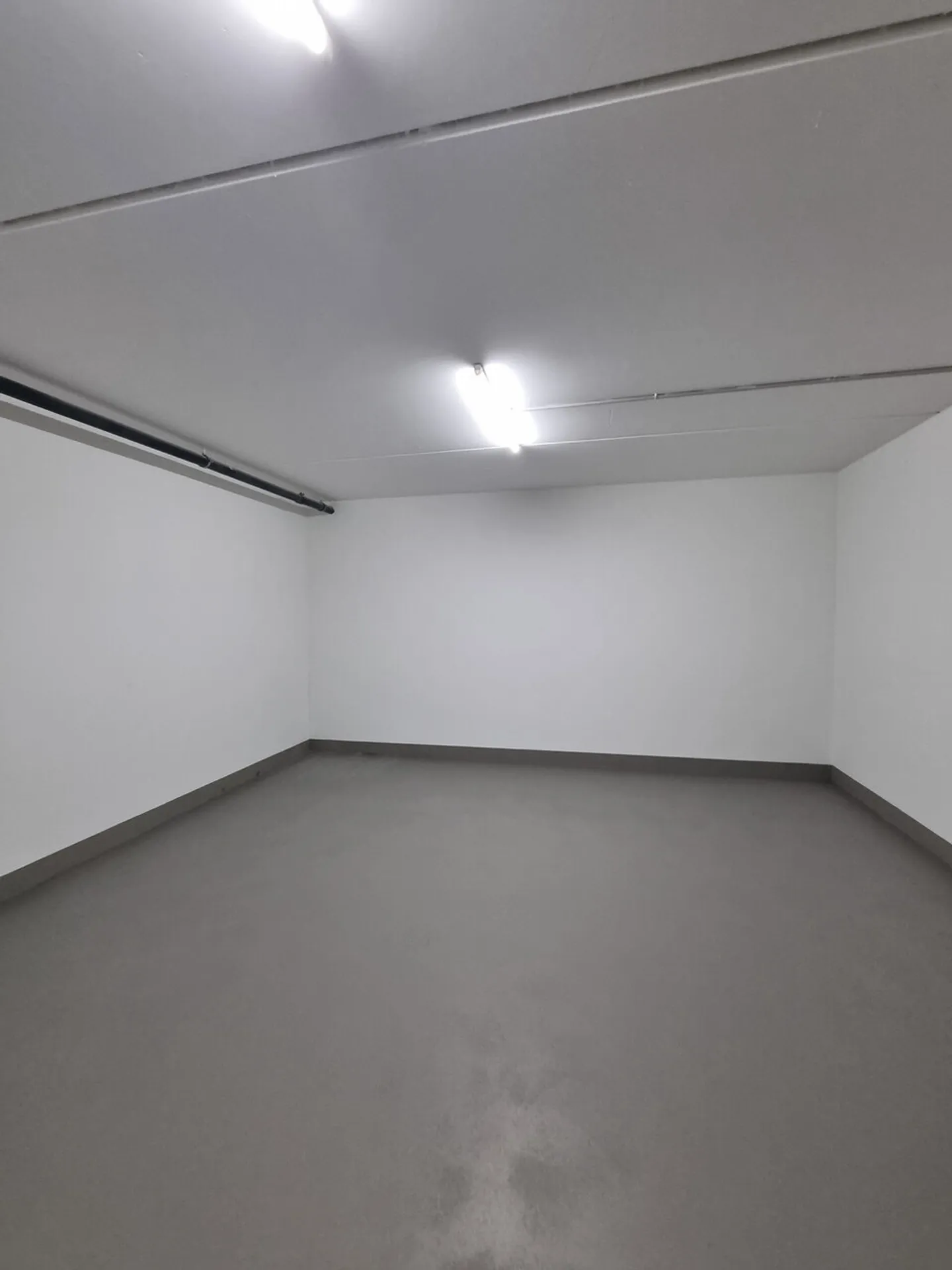 Salle de loisirs / de stockage de 41 m3 - Photo 2 sur 5