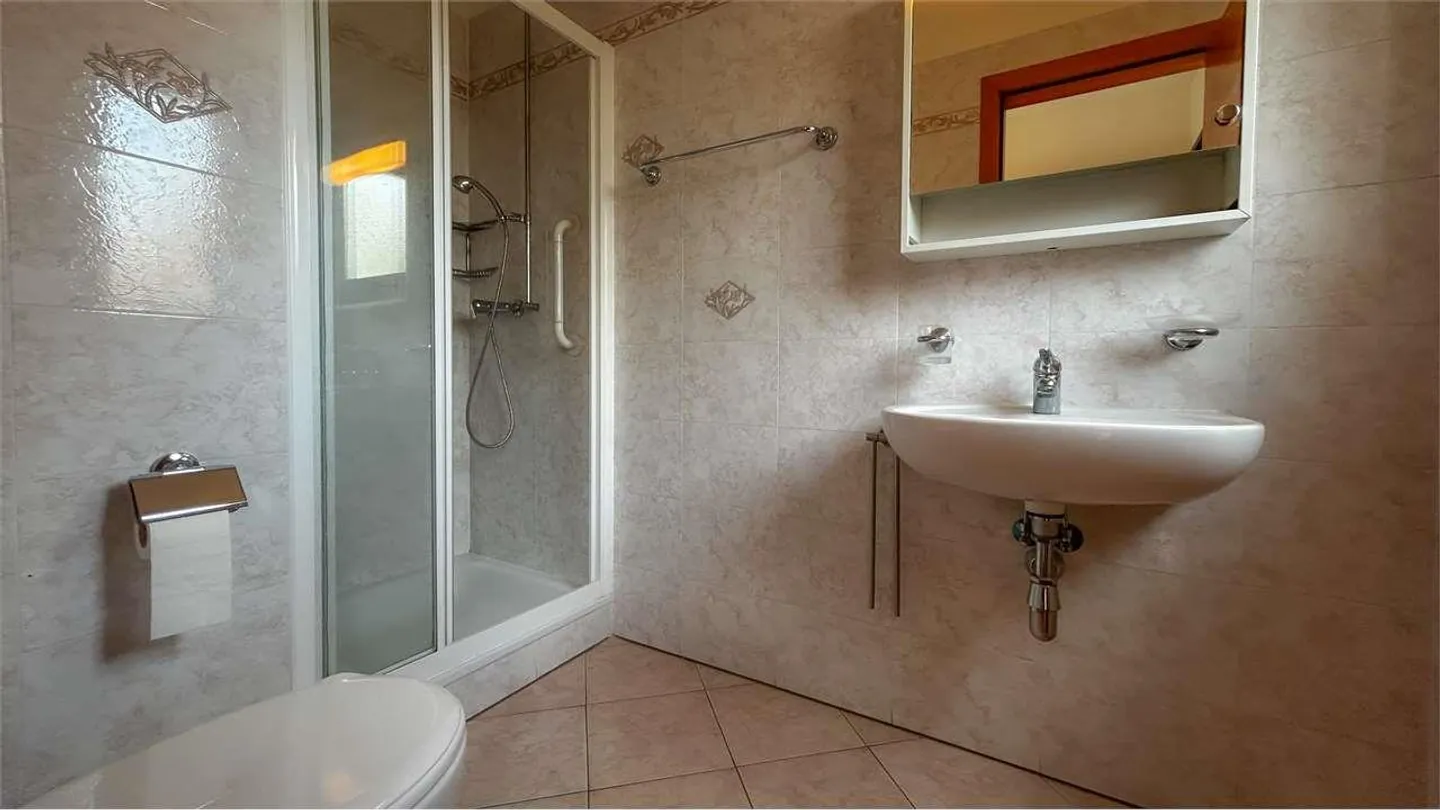 STABIO : MAISON INDIVIDUELLE AVEC JARDIN ET ESPACES SPACIEUX - Photo 6 sur 13