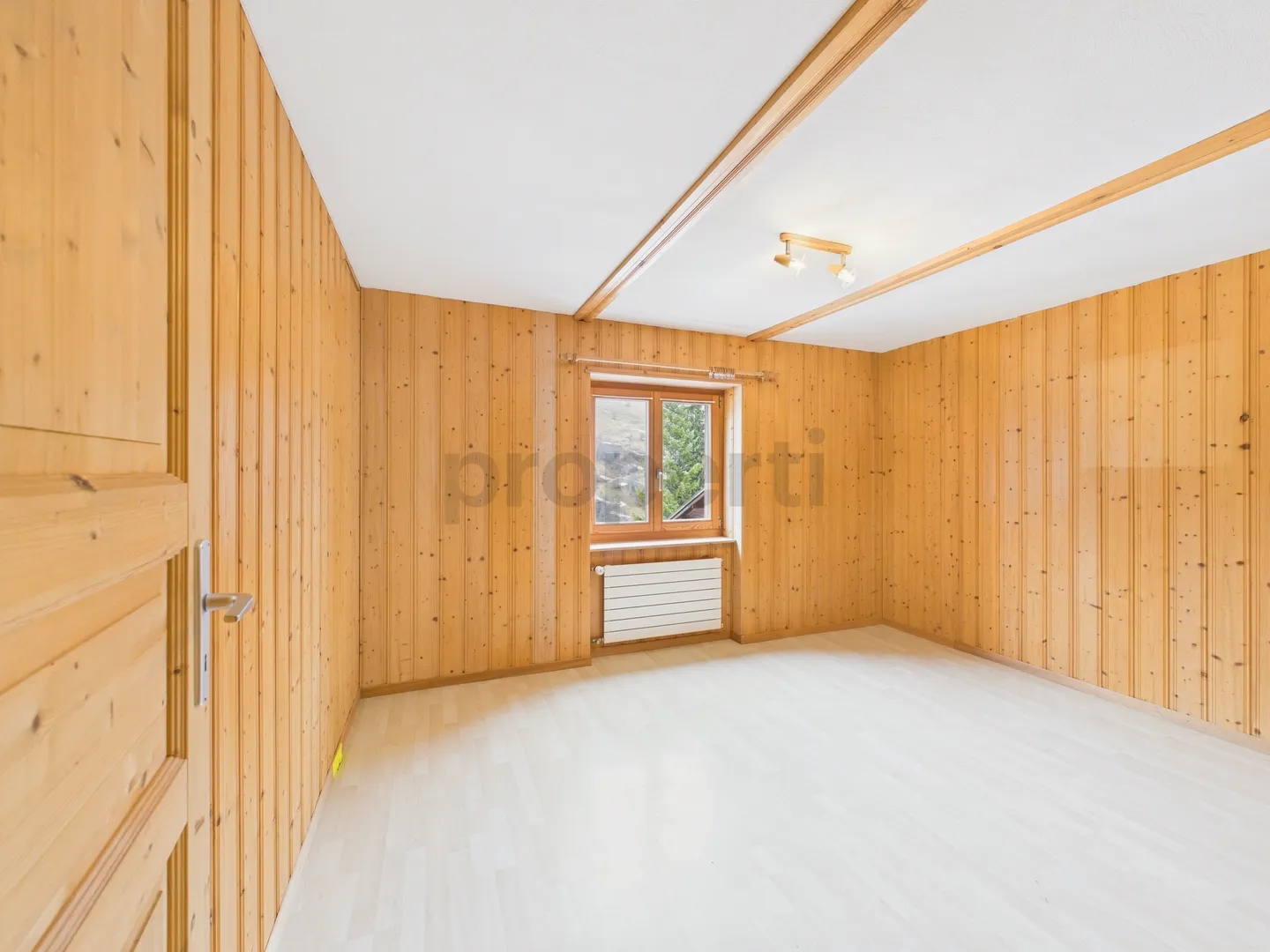 Charmante appartement de 2,5 pièces dans le village de montagne idyllique de Surin, Val Lumnezia - Photo 5 sur 8