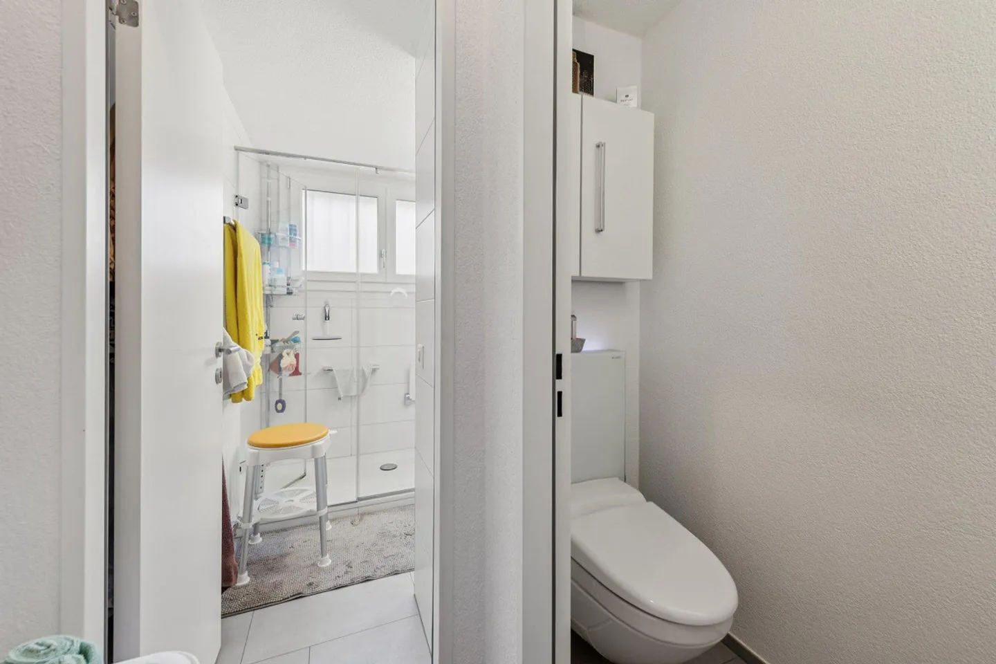 Central living with a view of greenery - Photo 4 of 7