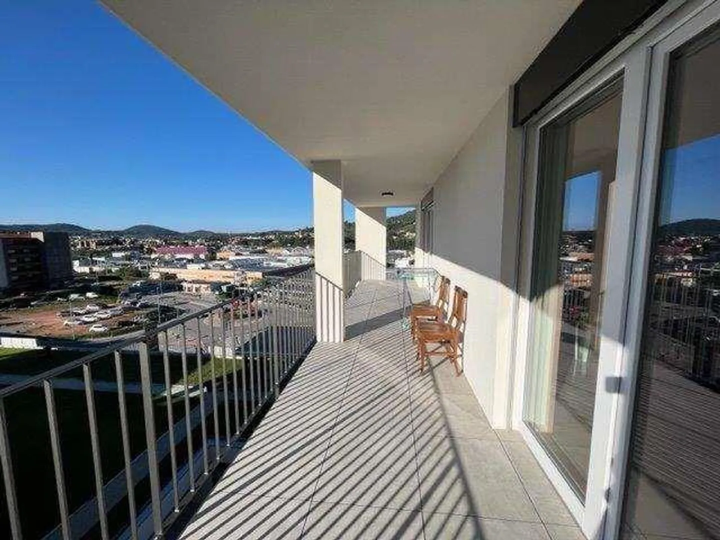 MENDRISIO: Attico 4.5 locali con vista panoramica e arredi di alta qualità - Foto 2 di 12