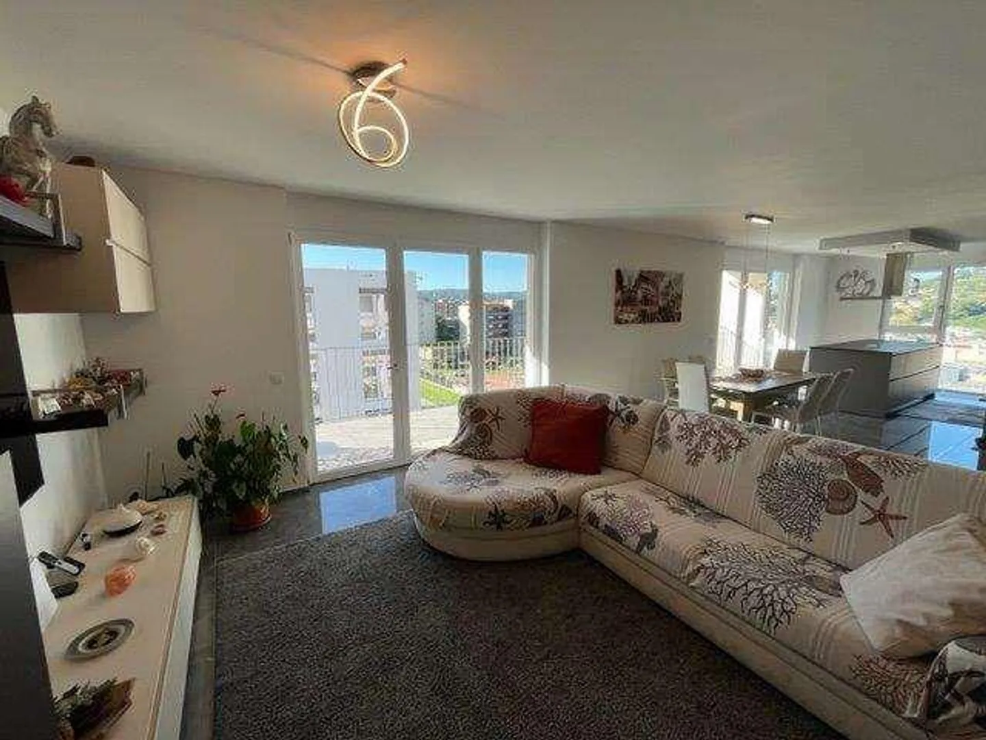 MENDRISIO: Attico 4.5 locali con vista panoramica e arredi di alta qualità - Foto 3 di 12
