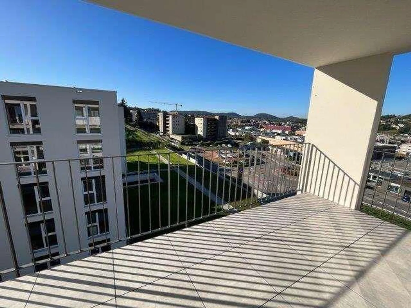 MENDRISIO: Attico 4.5 locali con vista panoramica e arredi di alta qualità - Foto 1 di 12
