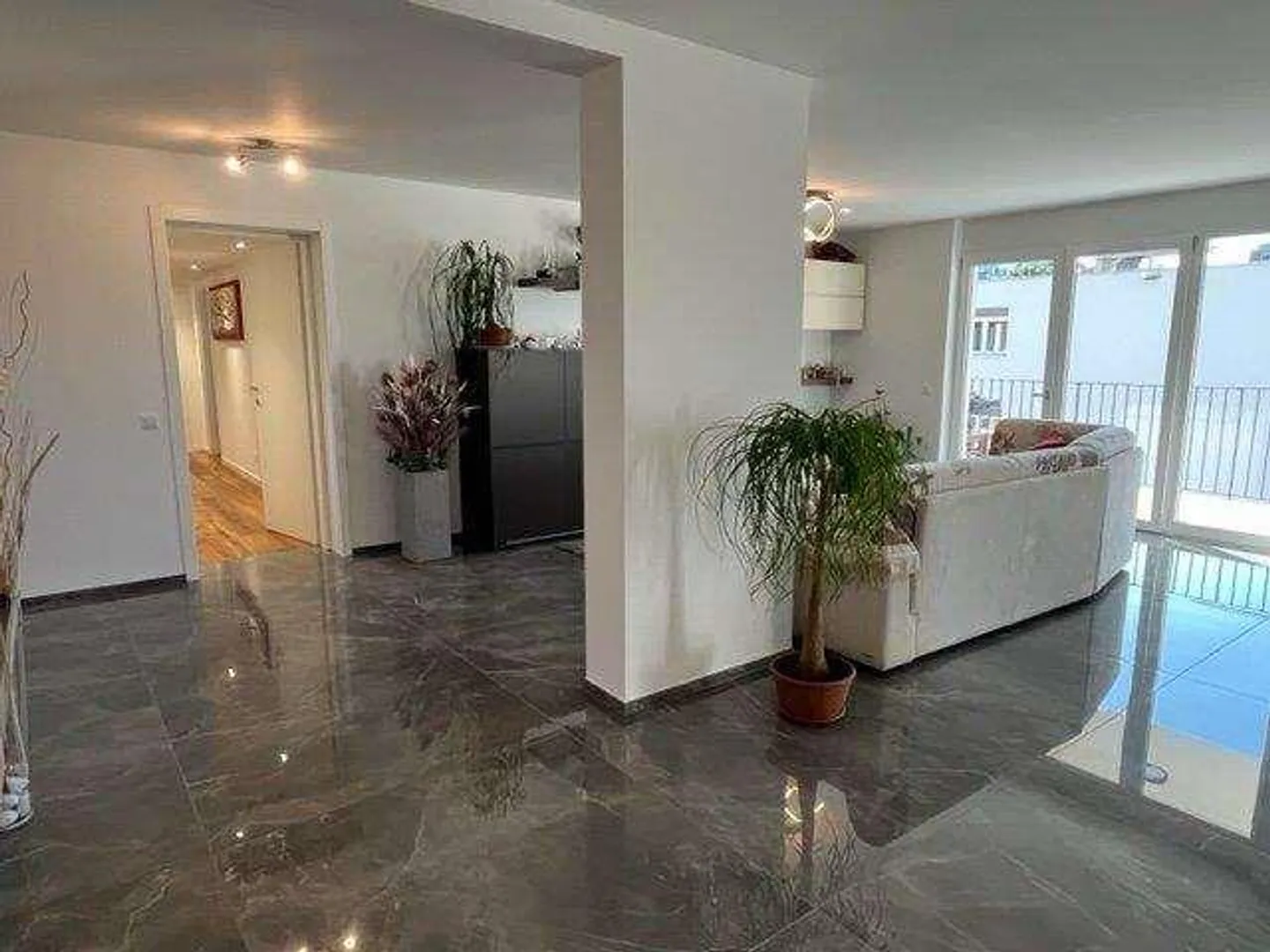 MENDRISIO: Attico 4.5 locali con vista panoramica e arredi di alta qualità - Foto 4 di 12
