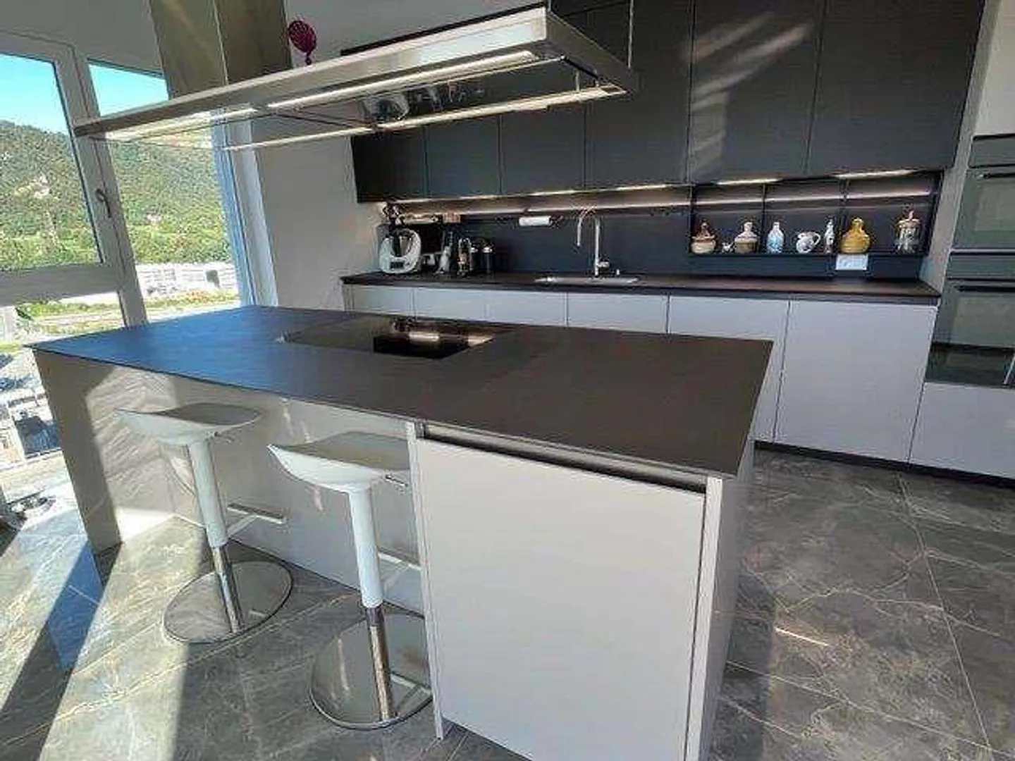 MENDRISIO: Attico 4.5 locali con vista panoramica e arredi di alta qualità - Foto 5 di 12