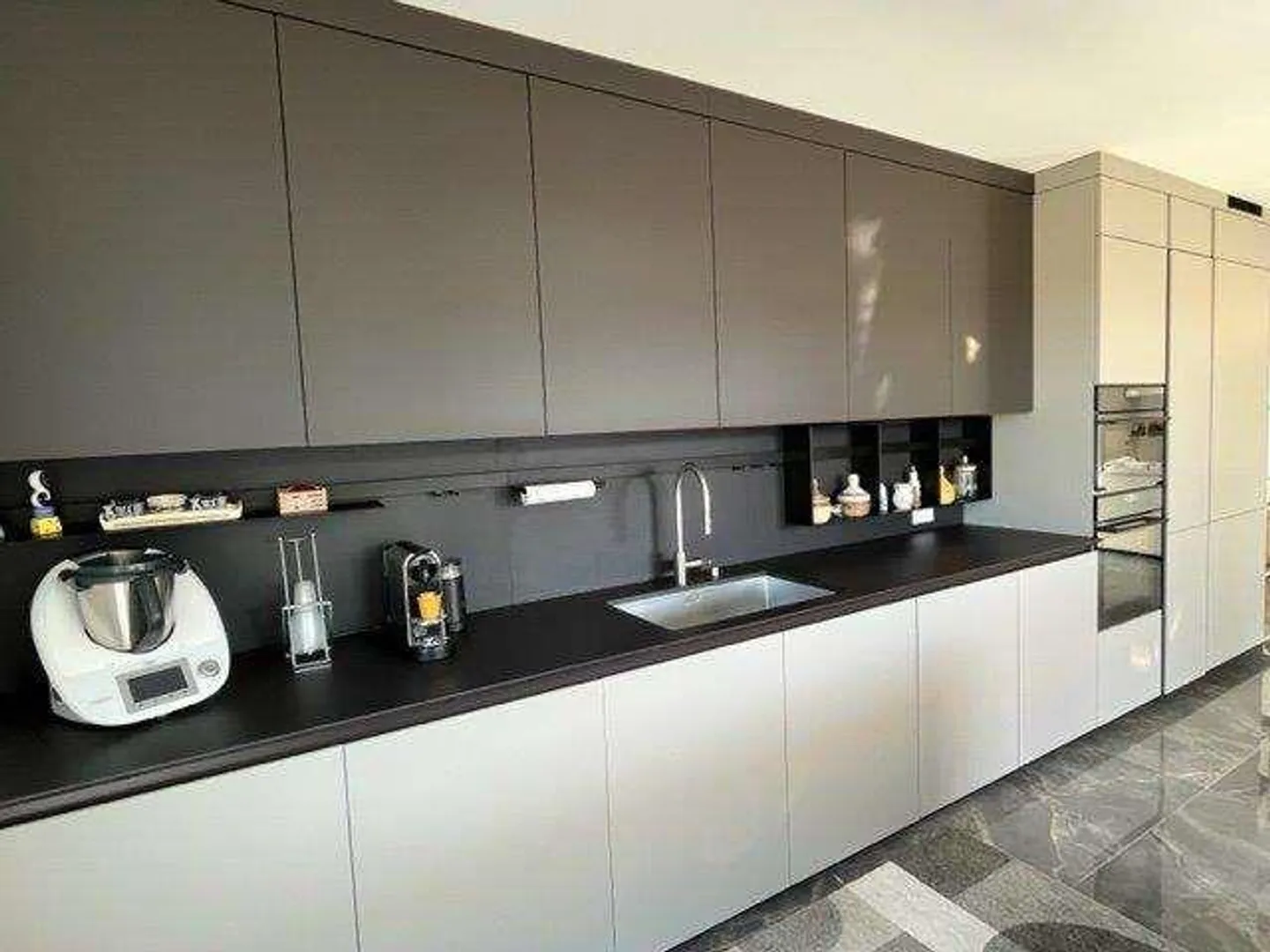 MENDRISIO: Attico 4.5 locali con vista panoramica e arredi di alta qualità - Foto 7 di 12