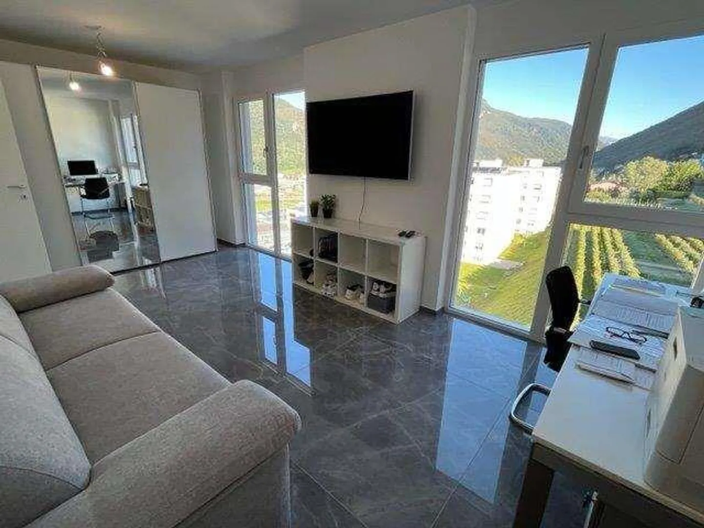 MENDRISIO: Attico 4.5 locali con vista panoramica e arredi di alta qualità - Foto 8 di 12