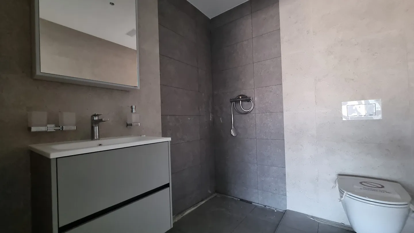 Appartement moderne avec terrasse - Photo 6 sur 11