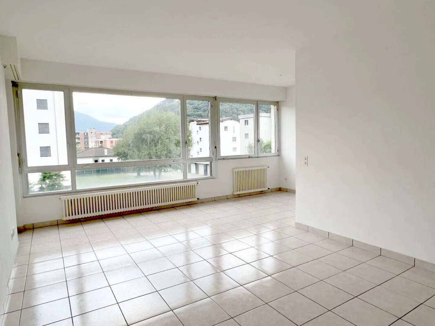 CASLANO | WOHNUNG IN DER NÄHE DES LIDOS | 3.5 | - Foto 3 von 8