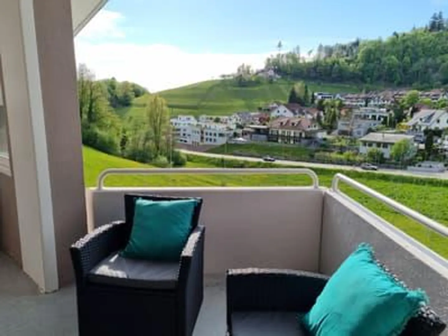 Incantevole appartamento mansardato di 4,5 locali con balcone a Mühlethal - Foto 1 di 22