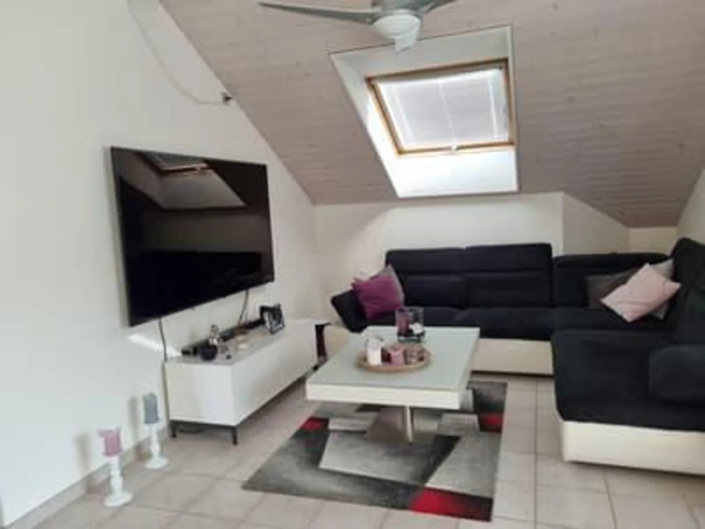 Incantevole appartamento mansardato di 4,5 locali con balcone a Mühlethal - Foto 2 di 22