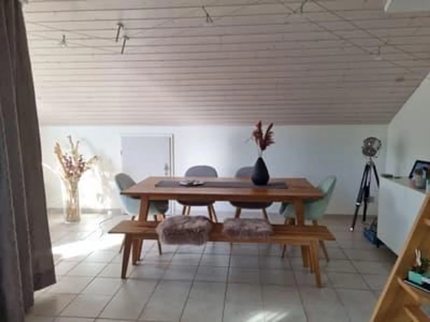 Incantevole appartamento mansardato di 4,5 locali con balcone a Mühlethal - Foto 3 di 22