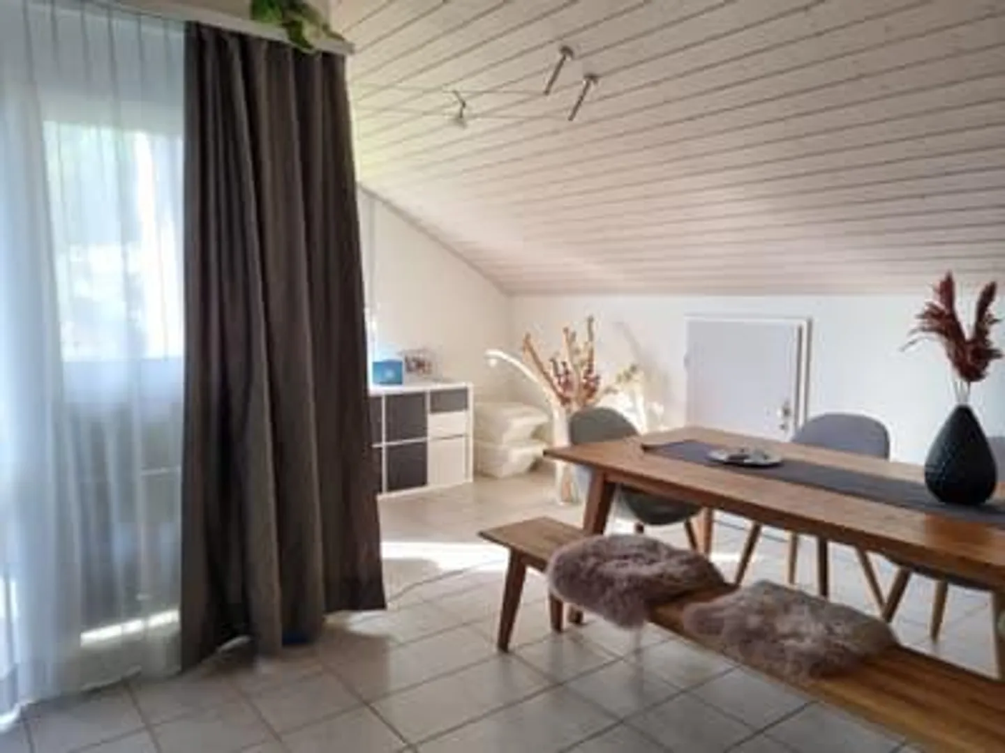 Incantevole appartamento mansardato di 4,5 locali con balcone a Mühlethal - Foto 4 di 22