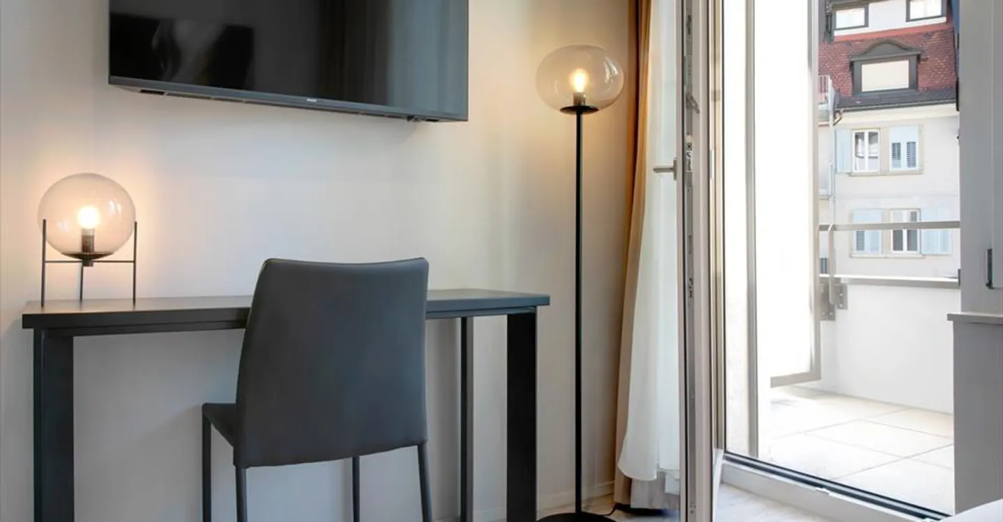 Appartement Studio Mini Kitchenette Balcon - Photo 3 sur 7