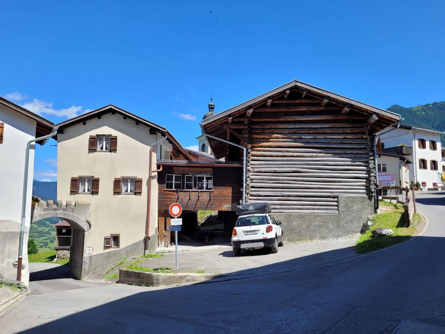Casa residenziale con laboratorio e stalla a 7458 Mon (GR) - Foto 1 di 15