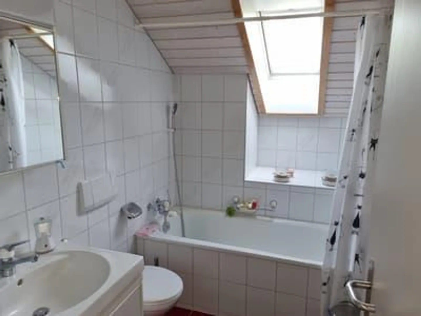 Incantevole appartamento mansardato di 4,5 locali con balcone a Mühlethal - Foto 17 di 22