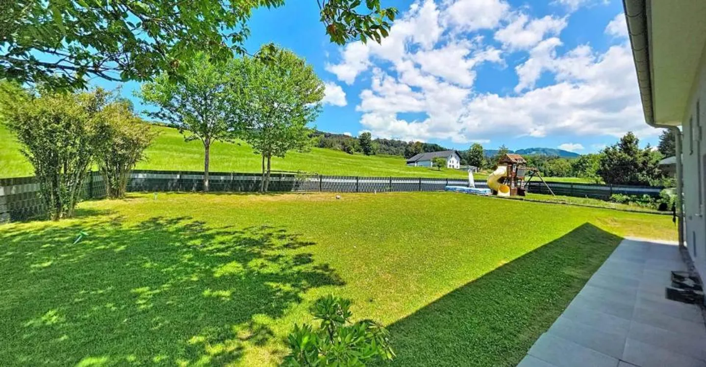 Renovated individual villa with large plot and unobstructed view - Photo 10 of 13