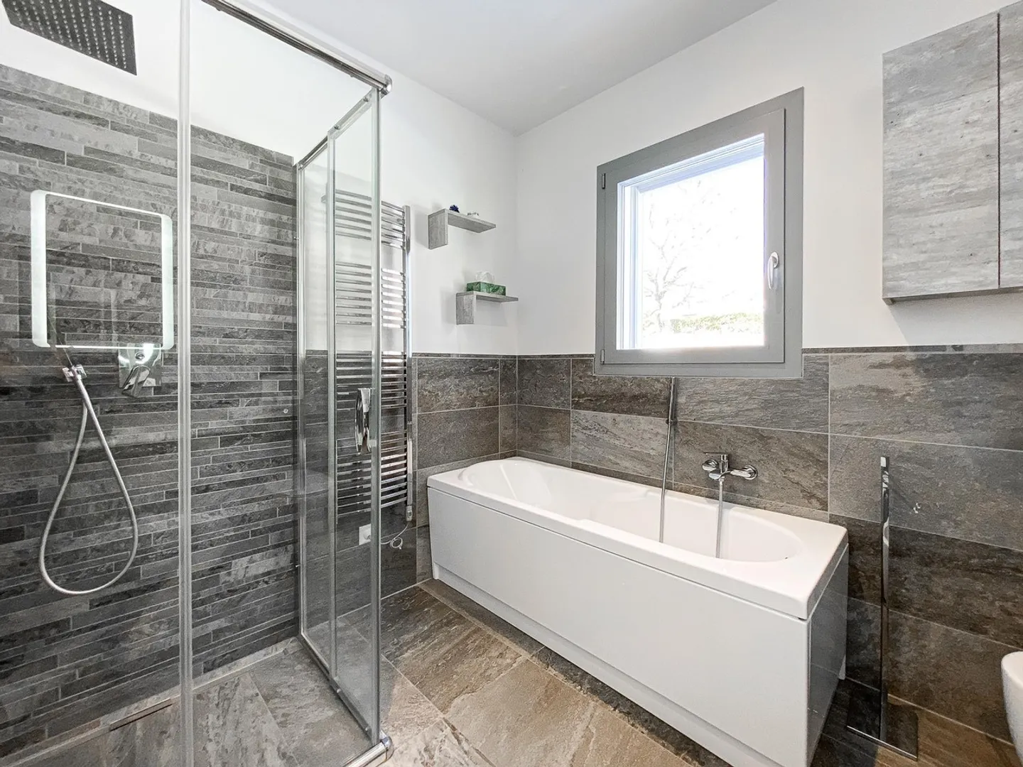 Spacious and modern 2.5 rooms in Lugaggia - Photo 5 of 5