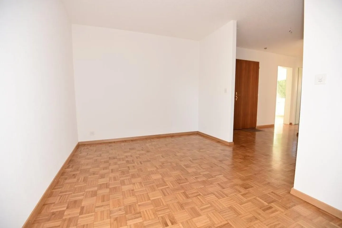 Spazioso appartamento di 3,5 locali di 84 m2 in una zona tranquilla - Foto 3 di 9