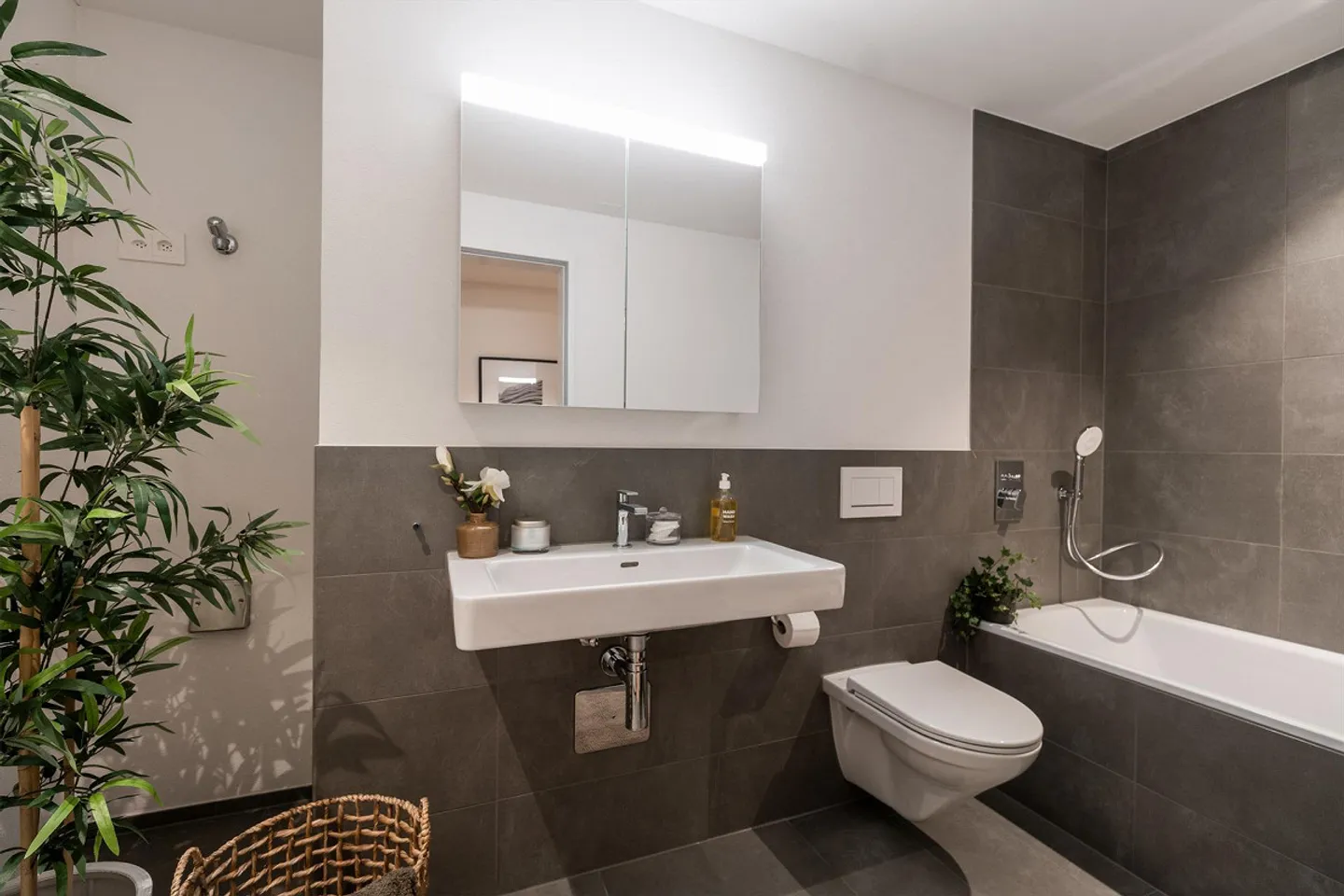 Living in close proximity to the train station - Your last opportunity! - Photo 7 of 12