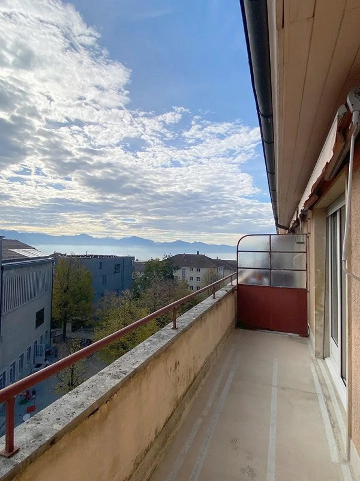 Appartement Charmant avec Vue sur le Lac - Photo 4 sur 5