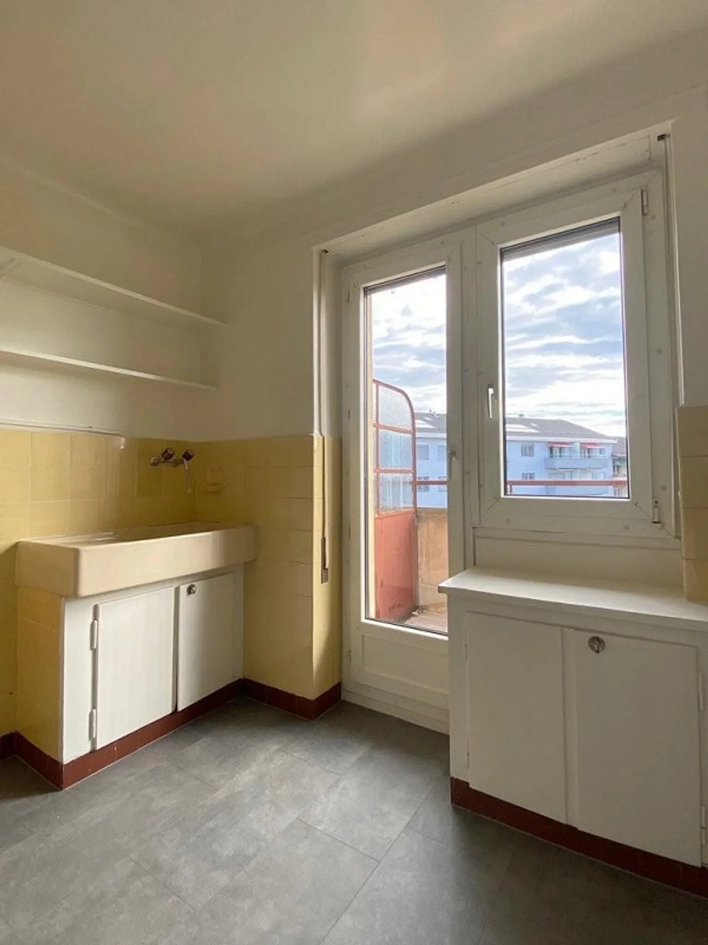 Appartement Charmant avec Vue sur le Lac - Photo 3 sur 5
